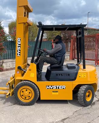 S34 - Muletto Hyster portata 25 q.li
