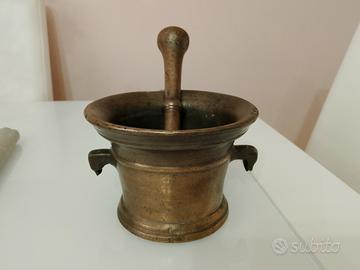 Mortaio e pestello antichi in bronzo, Italia


