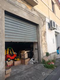 Comodo garage fronte strada