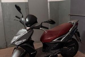 Agility 50cc 4T R16+ grigio