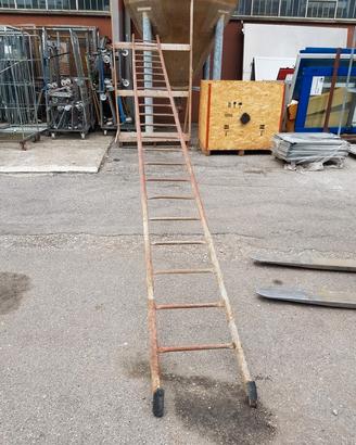 Scala a pioli fissi usata da 6 metri