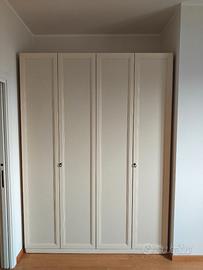 Armadio in legno a 4 ante