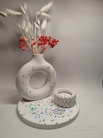 Set decorativo elegante bianco con vassoio, va