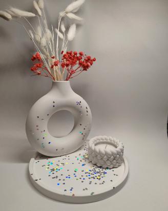 Set decorativo elegante bianco con vassoio, va