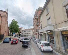 Ampio bilocale a pochi minuti dal Castello