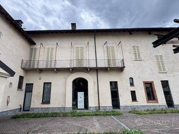 Immobile in asta di 270 m² con 3 locali e box auto