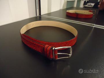 Cintura rossa con fiori