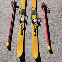 Ski in legno da bambino.