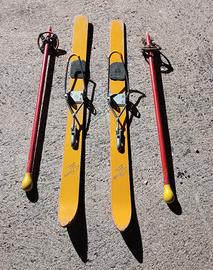 Ski in legno da bambino.