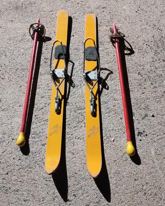 Ski in legno da bambino.