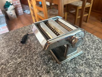 Macchina per stendere  la  pasta