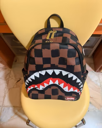 Zaino Sprayground Shark a scacchi marrone e nero
