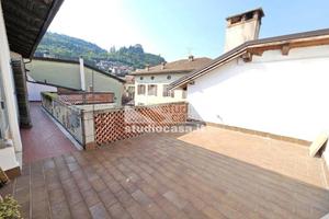 Appartamento di 125 m² con 5 locali e posto auto a