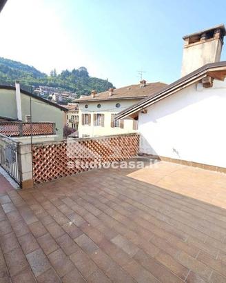 Appartamento di 125 m² con 5 locali e posto auto a
