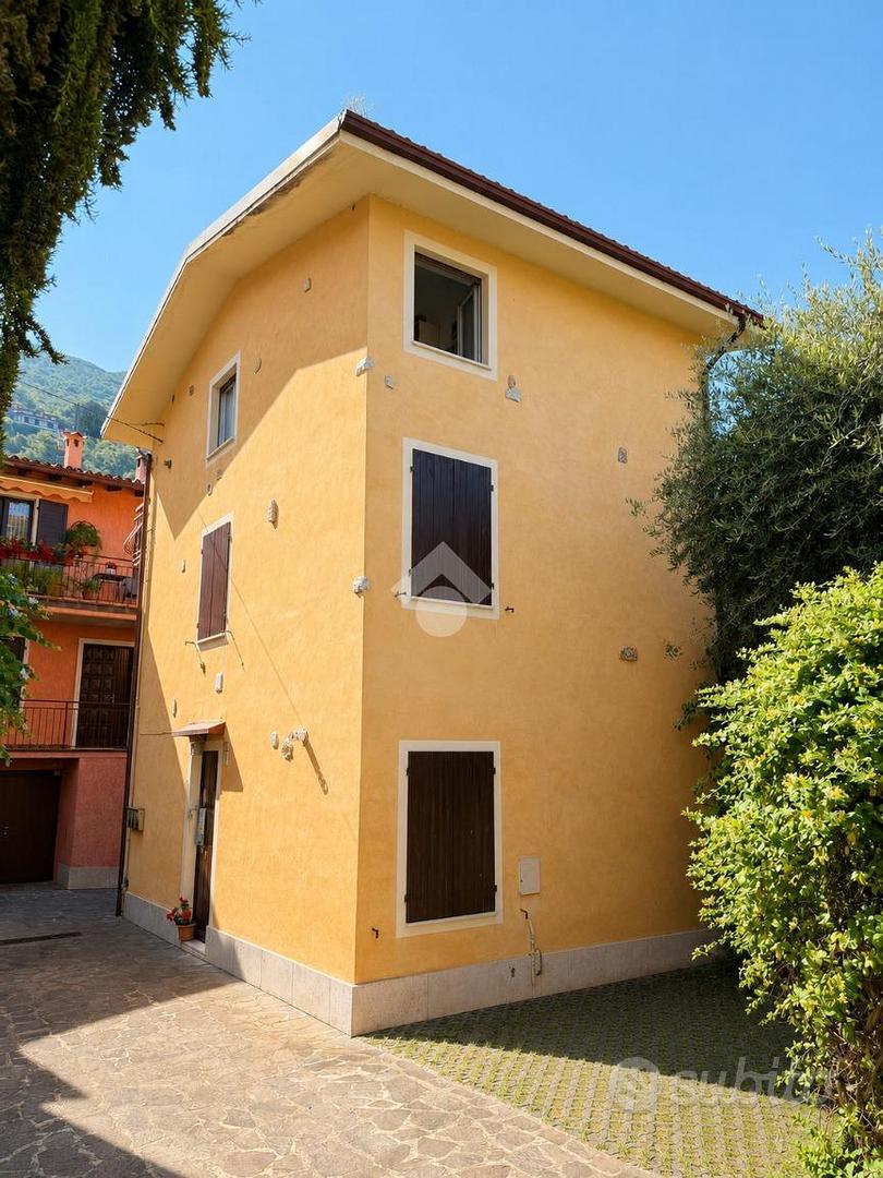 2 LOCALI A TORRI DEL BENACO - Vista 3