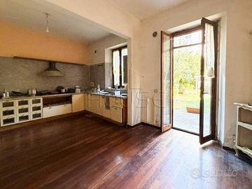 Casa indipendente di 218 m² con 5 locali a Arezzo