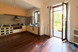 Casa indipendente di 218 m² con 5 locali a Arezzo