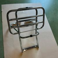 Portapacchi posteriore cromato con maniglione