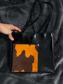 Borsa verniciata vintage nera con dettaglio