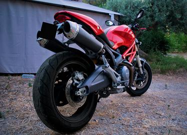 Monster 696 plus anno 2009