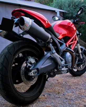 Monster 696 plus anno 2009
