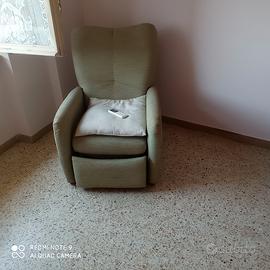 Poltrona con piediera che si estrae