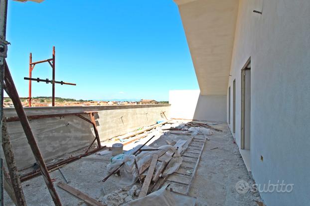 Bivano con ampia terrazza a livello