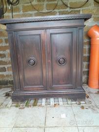Credenza antica