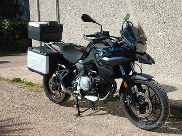 moto BMW GS 750 black
