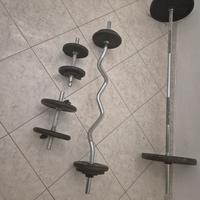 Attrezzi  (bilanciere, dischi, manubri, panca)