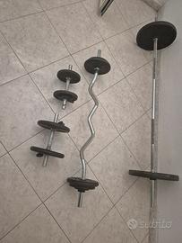 Attrezzi  (bilanciere, dischi, manubri, panca)