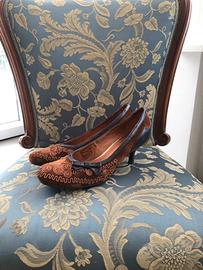 scarpe con tacco basso marroni