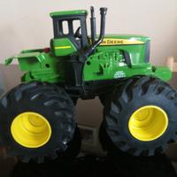Trattore giocattolo John Deere