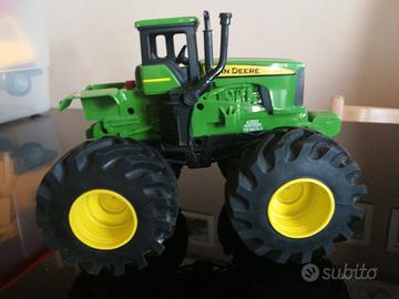 Trattore giocattolo John Deere