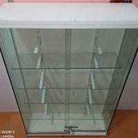 vetrina ante scorrevoli con chiusura blocco