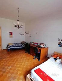 Camera doppia x studentesse vicino minerva PAVIA