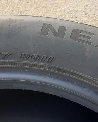 Gomme auto 215/60/r17