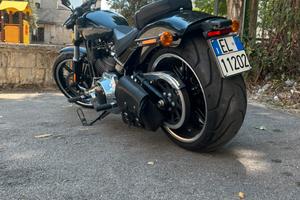 Harley davinson breakout