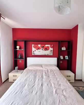 Camera da letto bianco lucido