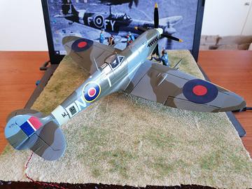 Diorama 1:32 caccia inglese Spitfire Mk IX