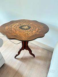 Tavolino intarsiato