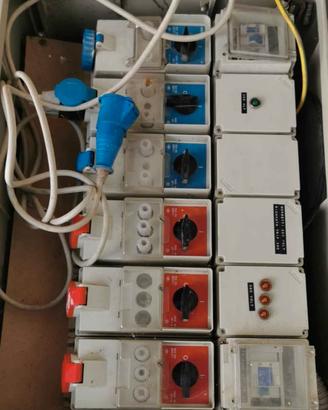 presa elettrica a sei uscite