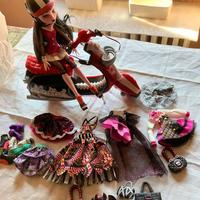Monster high -Dracularia + accessori e vestiti