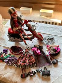 Monster high -Dracularia + accessori e vestiti