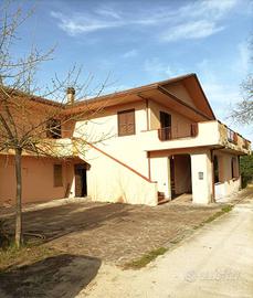 Villa di 630 m² con più di 5 locali e box auto dop