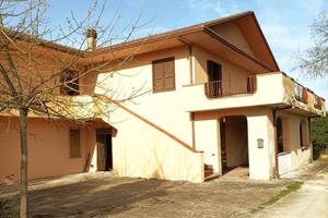 Villa di 630 m² con più di 5 locali e box auto dop