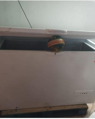 Congelatore a pozzetto funzionante