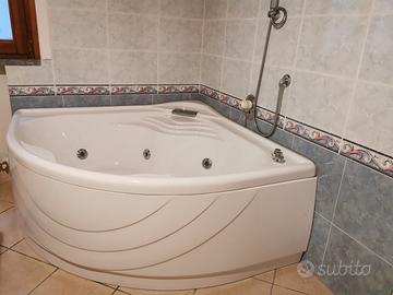 Vasca idromassaggio angolare class