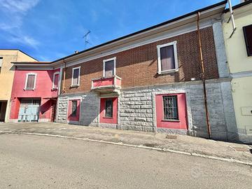 Villa di 330 m² con più di 5 locali e box auto a M