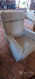 divano più poltrona relax a batteria 